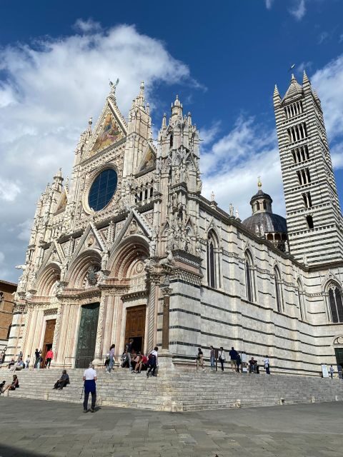 Siena: private tour of the treasure chest of Tuscany - Palio and contrade legends: the story behind the streets