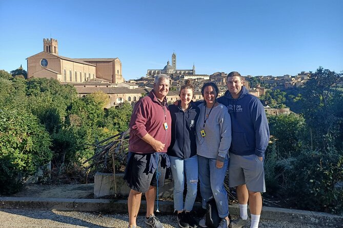 Siena walking tour with lunch & Chianti wine - Stop 2: Via della Sapienza and a medieval cave visit