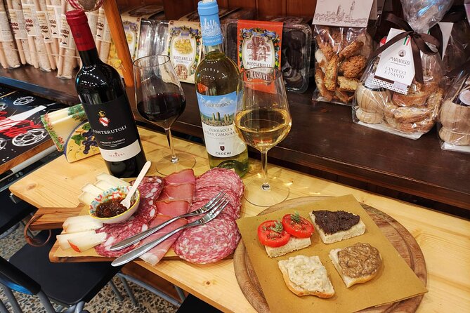 Siena walking tour with lunch & Chianti wine - Views over Siena’s ancient bank in activity