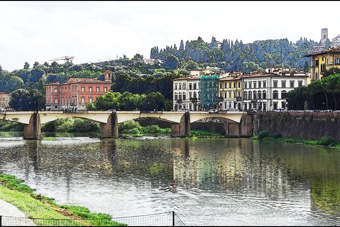 Sit and walk Florence tour with Gelato - Ponte Vecchio in a short, satisfying stop