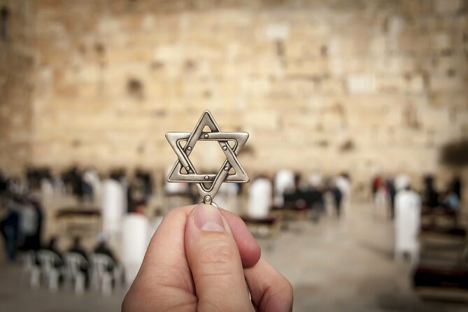 Skip-the-line Great Synagogue and Jewish Museum Private Tour - What to wear and how to act in an active synagogue