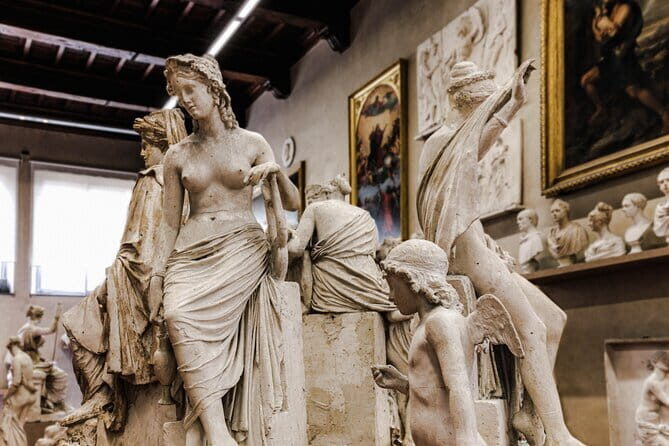 Skip the Line: Guided Tour of Michelangelo’s David at Accademia - Facing David: how to actually look at Michelangelo’s details