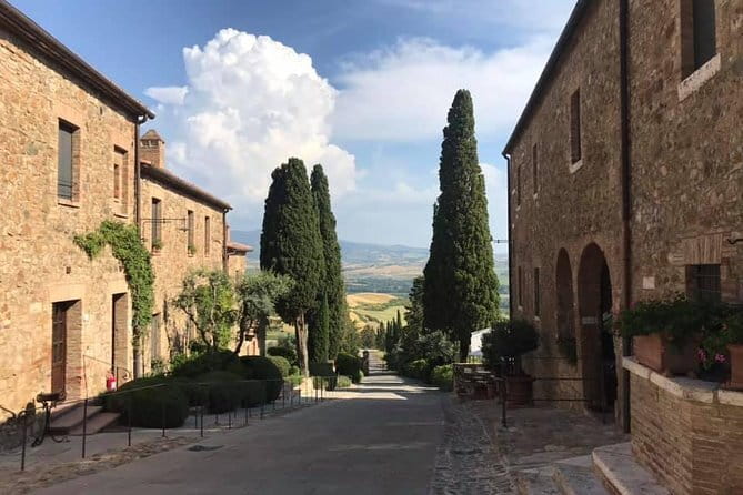 Small group Chianti-side wine tour with Mercedes V class Van - Casa Emma in Chianti: Local Snacks and a Friendly First Tasting