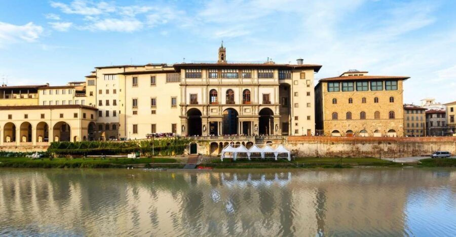 Small-Group: Uffizi & walking tour of Florence skip the line - Where you start: Piazza della Repubblica and the first guided orientation