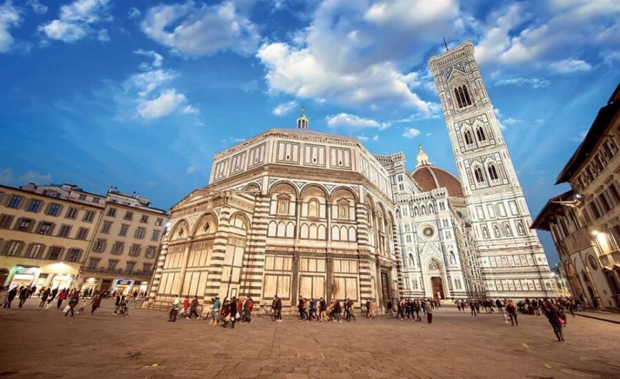 Small-Group: Uffizi & walking tour of Florence skip the line - The Florence walk stops that matter: Duomo area to Piazza della Signoria to Ponte Vecchio