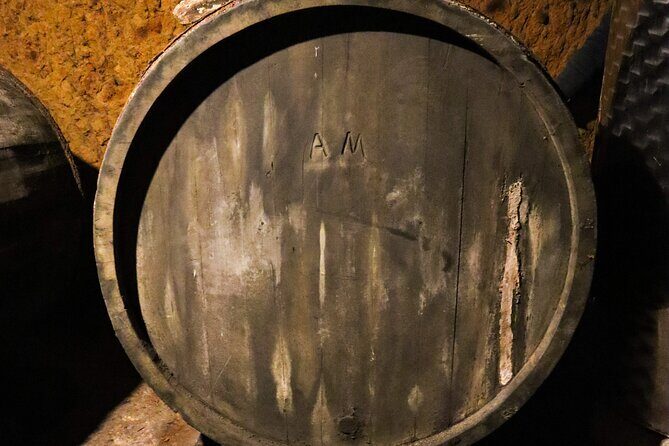 Sorano: its wonders, The Vie Cave and wine cellars - Nature points: plants, shade, and a Maremma feel