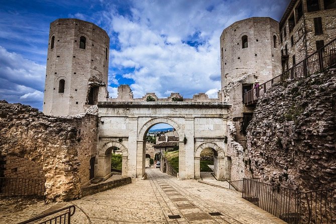 Spello, Roman mosaics and Renaissance masterpieces – Private Tour - Quick orientation in Spello’s old walls