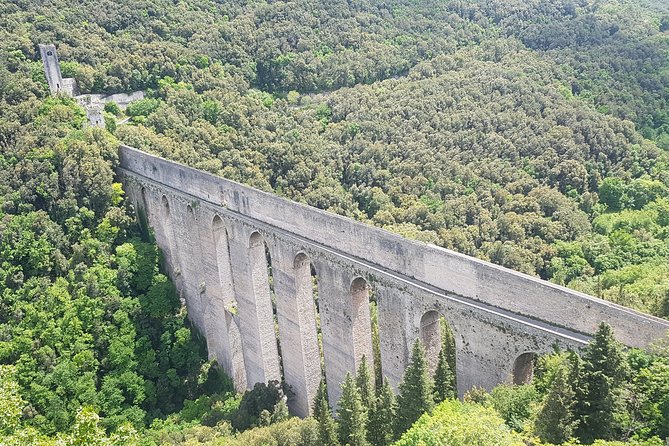 Spoleto, Medieval Art and breathtaking views – Private Tour - Duomo di Spoleto: Romanesque beauty and frescoes you can actually take in