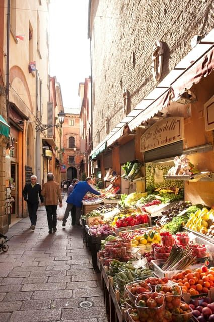 Taste Bologna's Culinary Treasure with a local - Fontana del Nettuno: Your starting point for Bologna’s food culture