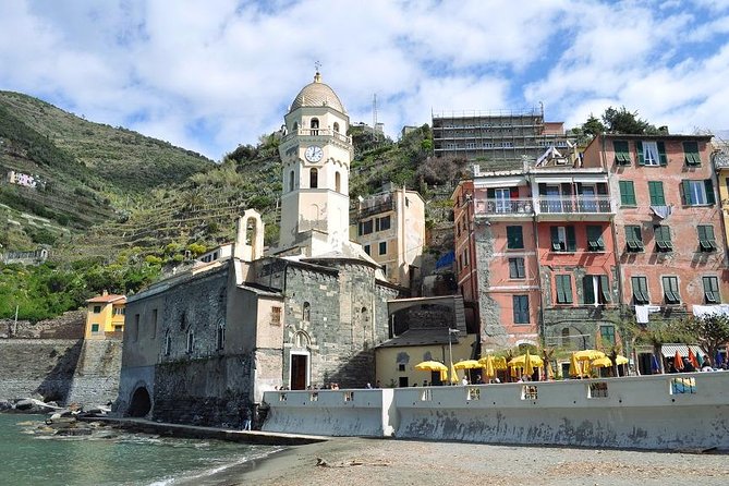 The Best of Cinque Terre Small Group Tour from Lucca - Vernazza and Manarola: Castle Views and Case-Torri Character