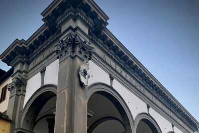 The Dark Side of Florence: Mysteries and Legends - Starting at Piazza della Santissima Annunziata: Ferdinand I and Medici shadows