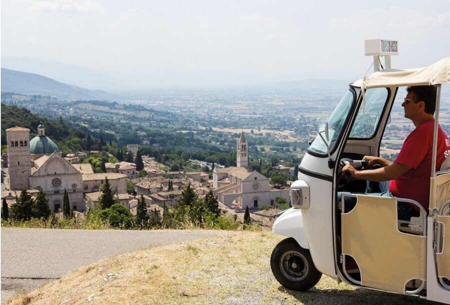 The Life of Saint Francis Tour by Tuk Tuk: English & Spanish - Starting at Porta Nuova or your hotel in Assisi: how the day begins