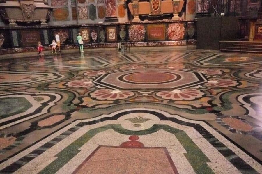 The places of the Medici family: the Palace and the Chapels - The Chapel of the Magi: the wow effect inside the palace