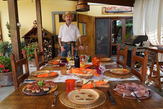 Traditional Farmhouse Cooking Experience in Lucca with Lunch or Dinner - Turning up at the farmhouse in Lucca (and getting the mood right)