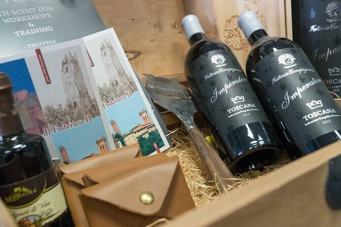 Truffle hunting and lunch experience, with Vinci and winery. - Inside the woods: truffle hunting near San Miniato with the forager
