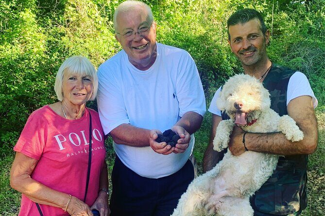 Truffle Hunting Experience Siena Tartufi - The truffle hunt in Siena hills: how Moca drives the action