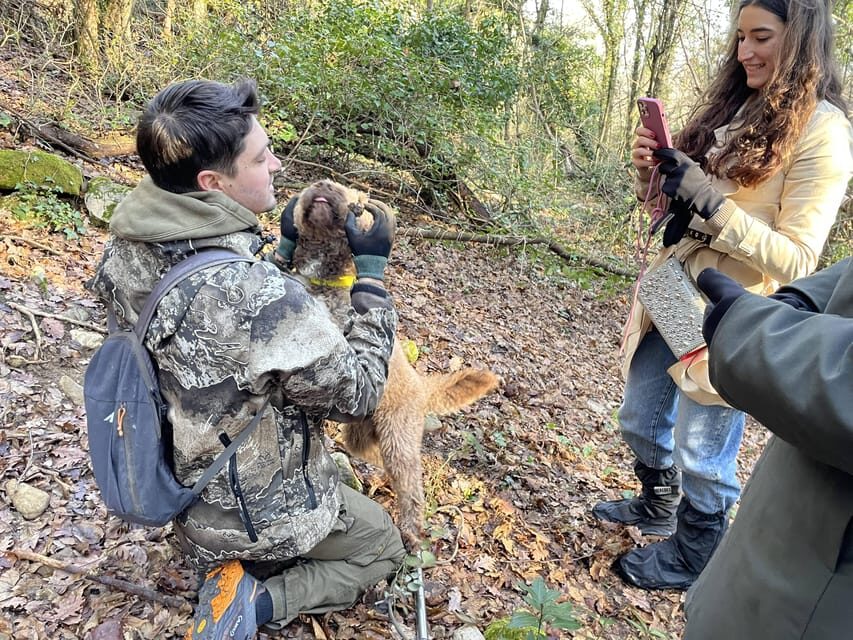 Truffle hunting in Chianti with pasta cooking class & lunch - Truffle hunting with a working Lagotto nose in Chianti woods