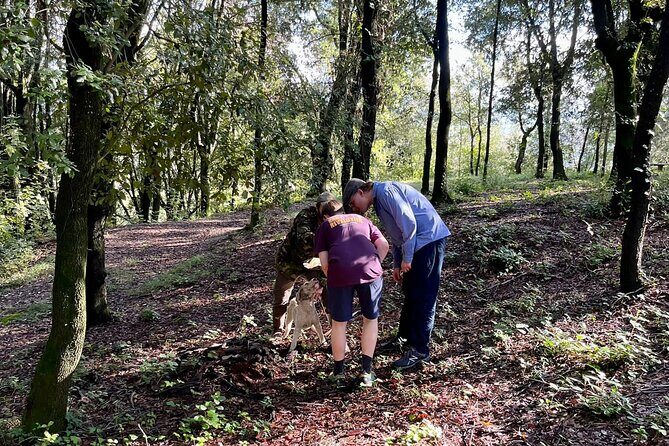 Truffle Hunting in San Miniato in Tuscany with Tasting - White vs Black Truffles: Species and Expectations