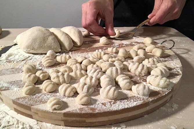 Tuscan Cooking Class in an Art Gallery in Florence - Entering Anna’s art-filled space in Florence