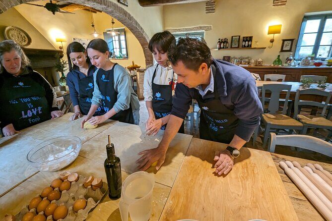 Tuscan Cooking Class of Homemade Pastas and Cantucci Cookies - Handmade pasta and cantucci at Podere Spedalone