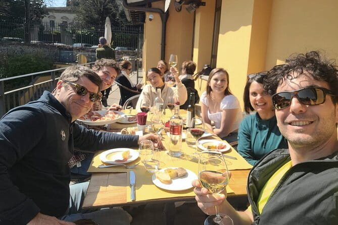Tuscany Bike Tour with Wine, Oil and Food in the Florentine Hills - Getting Started in Oltrarno: Meet, Helmet Up, and Leave Florence