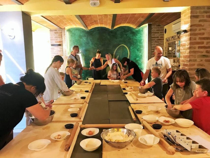 Tuscany: Cake and Biscuit Cooking Class for Kids - Arriving at Via della Bonifica: parking, reception, and getting settled fast
