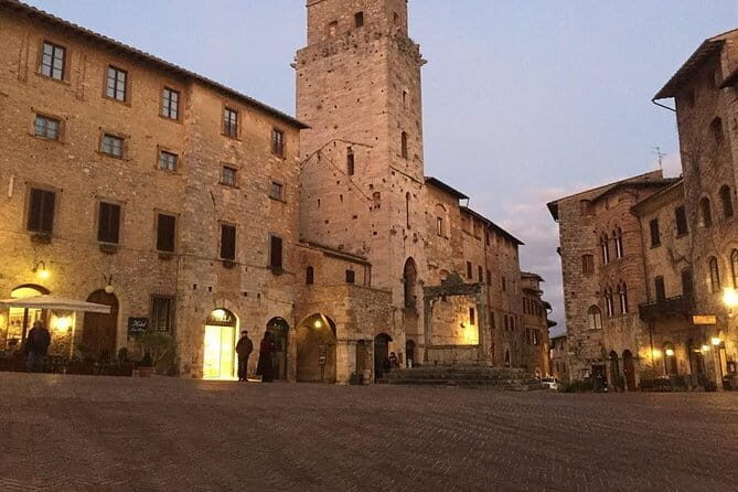 Tuscany off the beaten paths - The small-group setup: how it changes your day