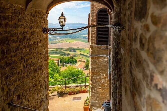 Tuscany's hidden gems: San Gimignano, Volterra, St Galgano Abbey - Piazza della Cisterna and the Gelateria Dondoli pit stop