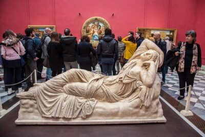 Uffizi Gallery Entrance Ticket with Priority Access - Meet your assistant at Piazzale degli Uffizi