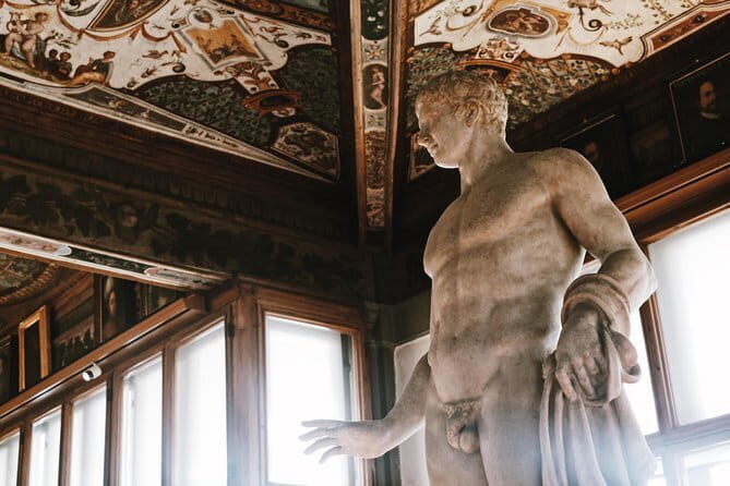 Uffizi Gallery Florence Guided Tour Semi-Private 8ppl Max - Why the Uffizi is easier in a small group (and not on your own)