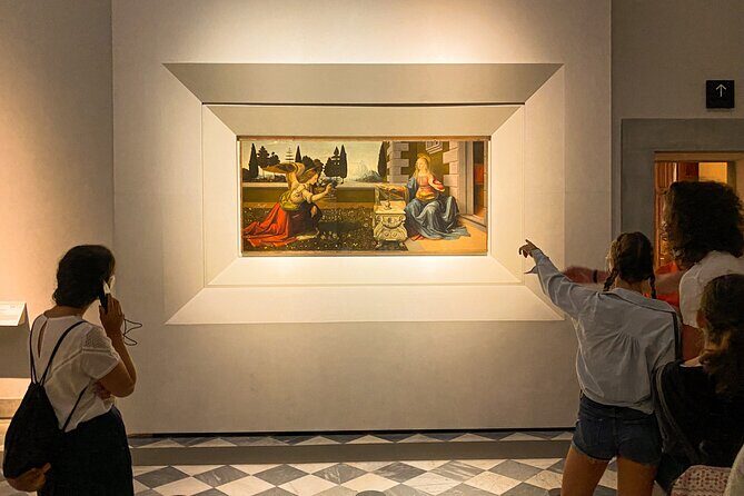 Uffizi Gallery Italian guided Tour semi private - Hearing the guide clearly with radios and headsets
