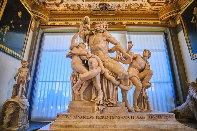 Uffizi Gallery private tour with skip the line ticket - Getting to Piazzale degli Uffizi (and finding your guide fast)