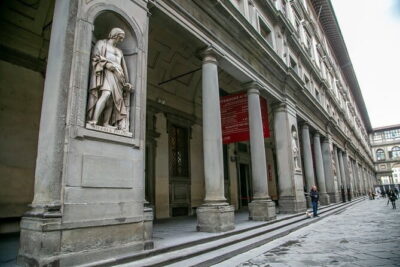 Uffizi Museum & Gallery Tour with Leonardo & Michelangelo Works - Getting started at Piazza della Signoria (and why it matters)