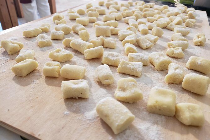 Umbria Traditional Cooking Class in Assisi countryside - Cooking with seasonal ingredients from an organic garden