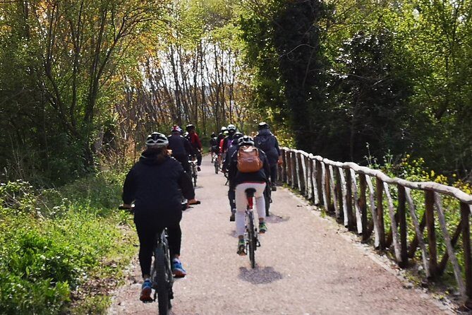 Unique EnoBike experience with tasting in 2 excellent wineries - Rocca Ripesena: the 10-minute Land of Roses terrace break