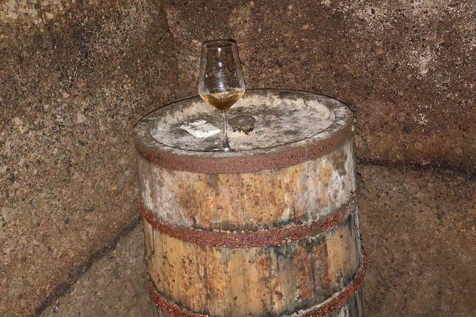 Unique EnoBike experience with tasting in 2 excellent wineries - Stop 2: Cantine Neri in the Etruscan caves and a 5-wine tasting