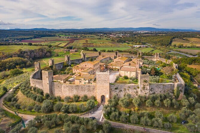 Val d'Orcia private tour: Montalcino, Pienza and Montepulciano - Terrapille Farmhouse (Gladiator location): the movie moment, fast and fun