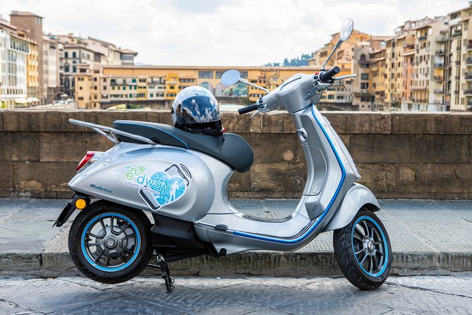 Vespa Elettrica 70 (125) Rental for the Full Day in Florence - The included gear that makes independence easier