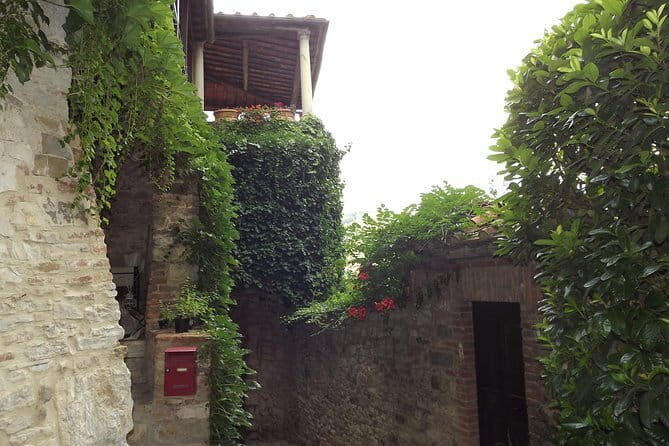 Villages of Chianti with lunch and tasting in Open Top Van - Stop 1: Castello di Montefioralle and its medieval-wall charm
