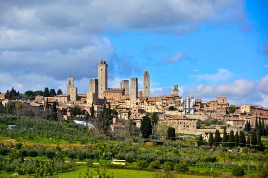 Visit Siena and San Gimignano with lunch at a family farm - Key things that make this day work