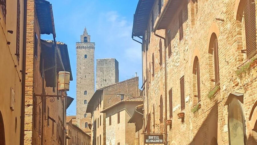 Visit Siena and San Gimignano with lunch at a family farm - Chianti hills photo stop: 20 minutes for the countryside vibe