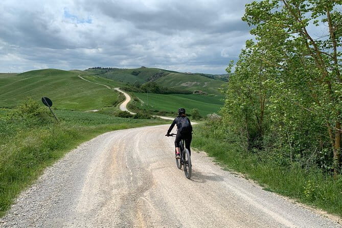 Volterra and San Gimignano: a taste of medieval Tuscany! - The drive through Chianti countryside: when the ride becomes part of the tour