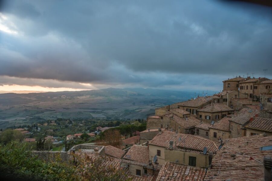 Volterra: Piazza dei Priori & Cathedral Private Walking Tour - Inside the Cathedral of Volterra: late Renaissance decorations and rules to plan for