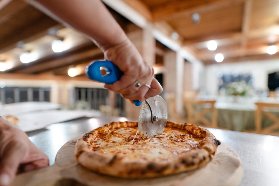 Volterra: Pizza Cooking Class in a tuscan farmhouse - From your station to the wood-burning oven