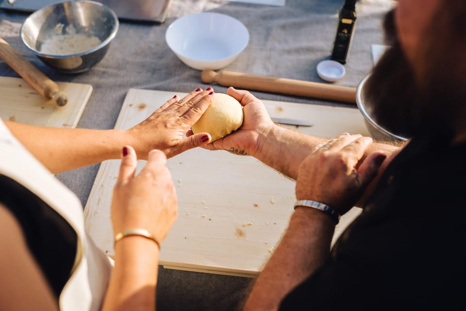Volterra: Pizza Cooking Class in a tuscan farmhouse - Sweets you actually made: biscuits to take home