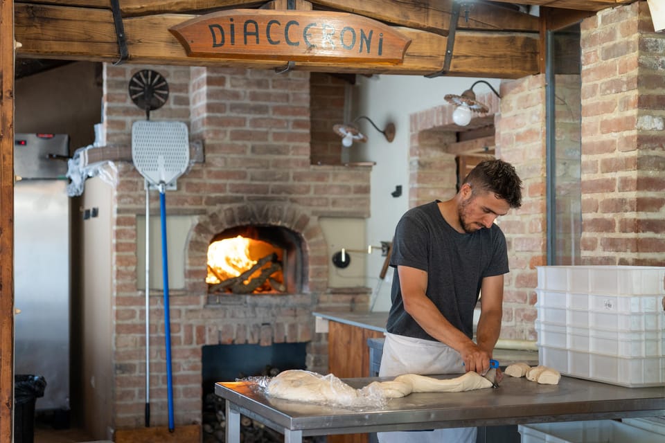 Volterra: Pizza Cooking Class in a tuscan farmhouse - What you make in two hours: pizza dough plus take-home sweets