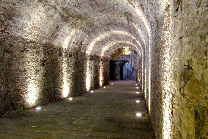 Walking Ramparts Tour in Lucca - Who should book this and who might want something else