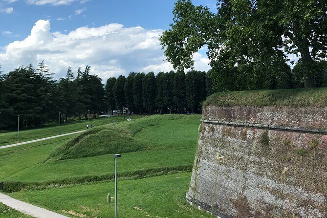 Walking Ramparts Tour in Lucca - Price and value: is $17.79 worth it?