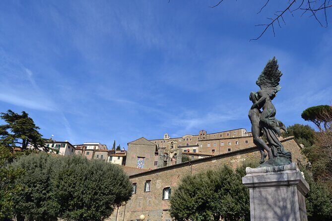 Walking Tour in Cortona - A guide who keeps the walk human: Elisona’s style