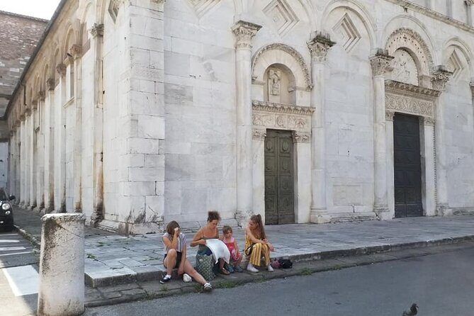 Walking tour of Lucca and its walls - Piazza Anfiteatro: How Romans Reused Space Through 1800